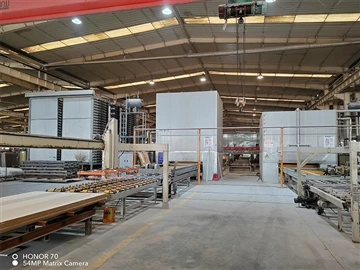 KJL Quartz Stone Factory idzie pełną parą, aby sprostać wymaganiom produkcji ...